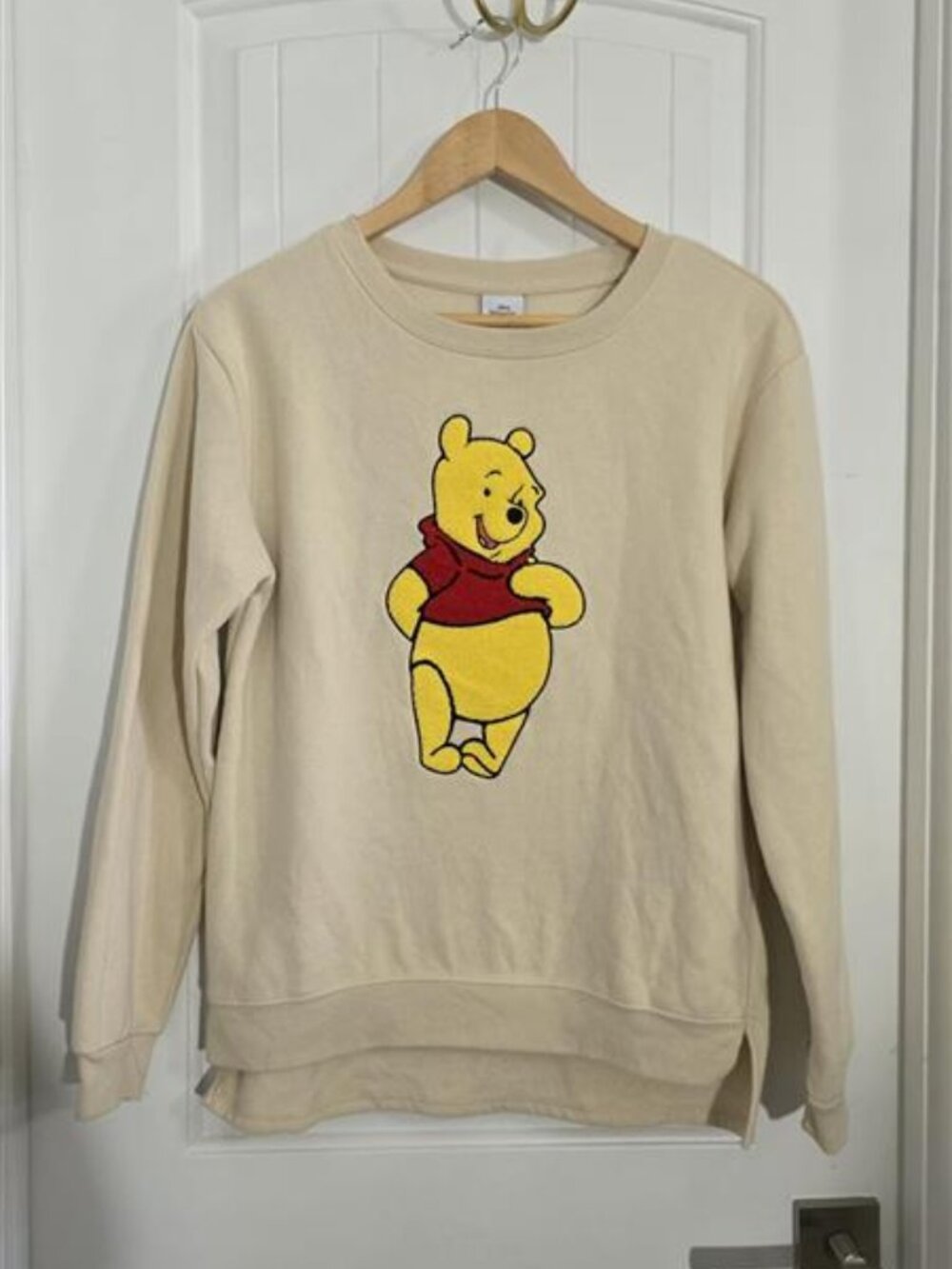 Disney Winnie the Pooh Ivory Embroidered Sweatshirt Size Medium